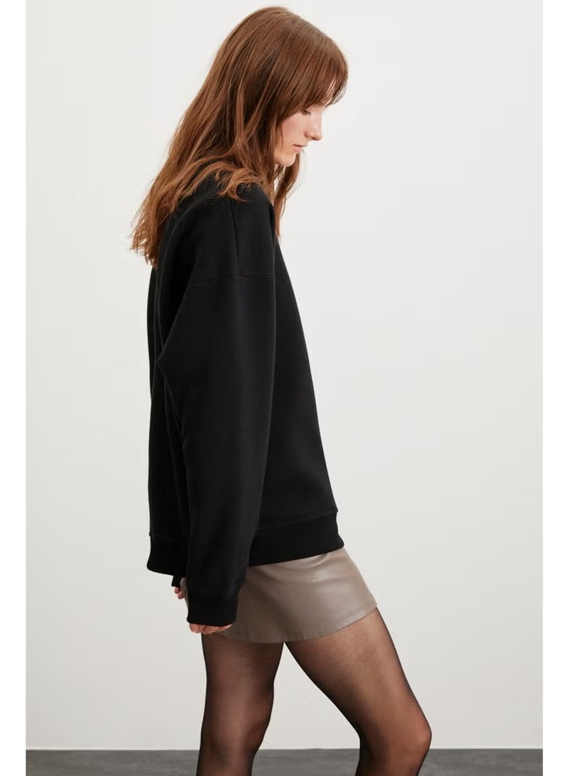GRIMELANGE Allys Women's Crew Neck Oversize Basic Black Sweatshirt - Image 4